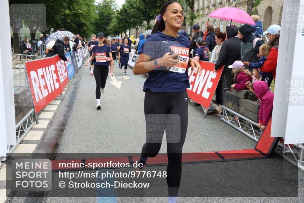 14.06.2026 - REWE Women's Run Strokosch-Dieckow http://msf.ph/oto/9776748 14.06.2026 11:05:35 Ziel 5138, 5156, 5174, 5177, 5178, 5198, 5210, 5214, 5237, 5295, 5539, 5592, 5626, 5888, 5939, 5967, 6013 meine-sportfotos.de