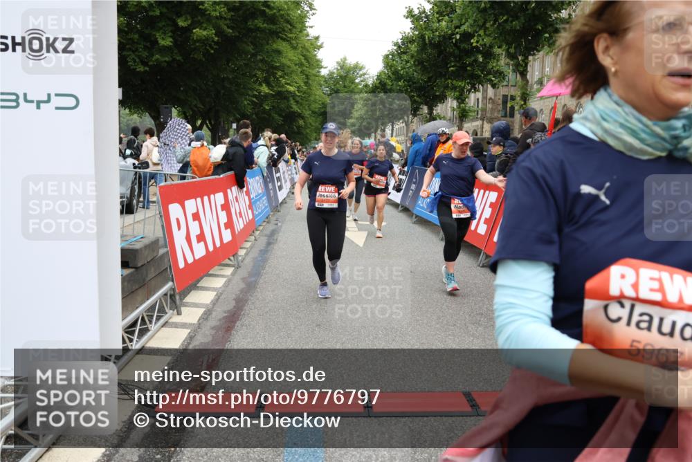 14.06.2026 - REWE Women's Run Strokosch-Dieckow http://msf.ph/oto/9776797 14.06.2026 11:05:30 Ziel 5138, 5177, 5198, 5214, 5237, 5295, 5370, 5439, 5539, 5592, 5967, 6013, 6029 meine-sportfotos.de