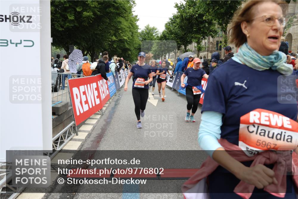 14.06.2026 - REWE Women's Run Strokosch-Dieckow http://msf.ph/oto/9776802 14.06.2026 11:05:30 Ziel 5138, 5177, 5198, 5214, 5237, 5295, 5370, 5439, 5539, 5592, 5967, 6013, 6029 meine-sportfotos.de