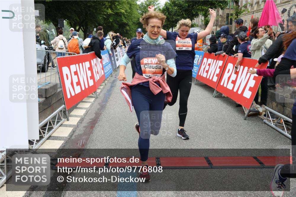 14.06.2026 - REWE Women's Run Strokosch-Dieckow http://msf.ph/oto/9776808 14.06.2026 11:05:29 Ziel 5138, 5177, 5198, 5214, 5237, 5295, 5370, 5439, 5494, 5539, 5568, 5592, 5967, 6013, 6028, 6029 meine-sportfotos.de