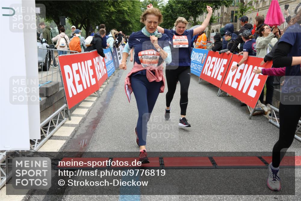 14.06.2026 - REWE Women's Run Strokosch-Dieckow http://msf.ph/oto/9776819 14.06.2026 11:05:29 Ziel 5138, 5177, 5198, 5214, 5237, 5295, 5370, 5439, 5494, 5539, 5568, 5592, 5967, 6013, 6028, 6029 meine-sportfotos.de
