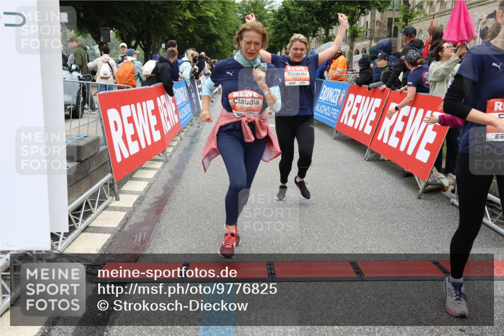 14.06.2026 - REWE Women's Run Strokosch-Dieckow http://msf.ph/oto/9776825 14.06.2026 11:05:28 Ziel 5138, 5177, 5198, 5214, 5295, 5370, 5439, 5494, 5539, 5568, 5592, 5967, 6013, 6028, 6029 meine-sportfotos.de