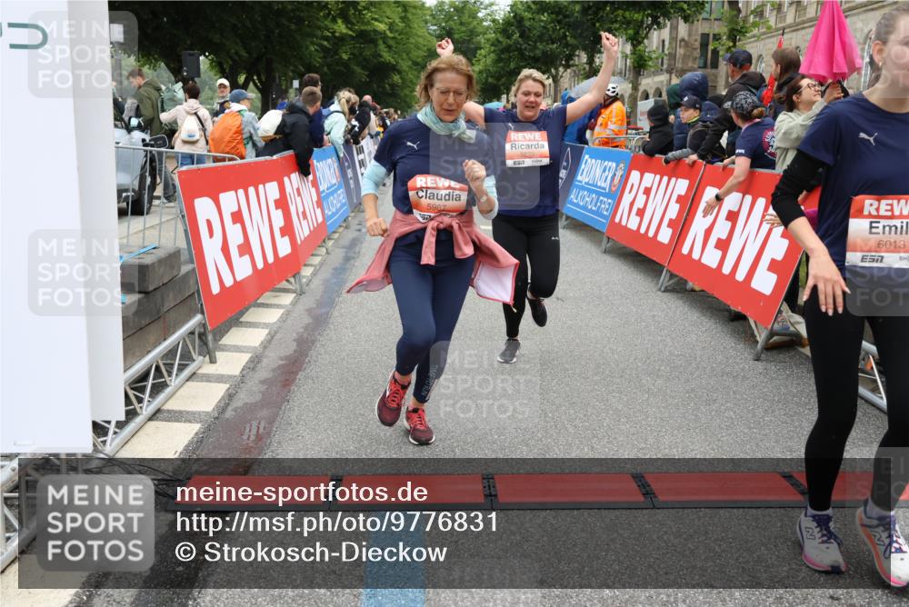 14.06.2026 - REWE Women's Run Strokosch-Dieckow http://msf.ph/oto/9776831 14.06.2026 11:05:28 Ziel 5138, 5177, 5198, 5214, 5295, 5370, 5439, 5494, 5539, 5568, 5592, 5967, 6013, 6028, 6029 meine-sportfotos.de