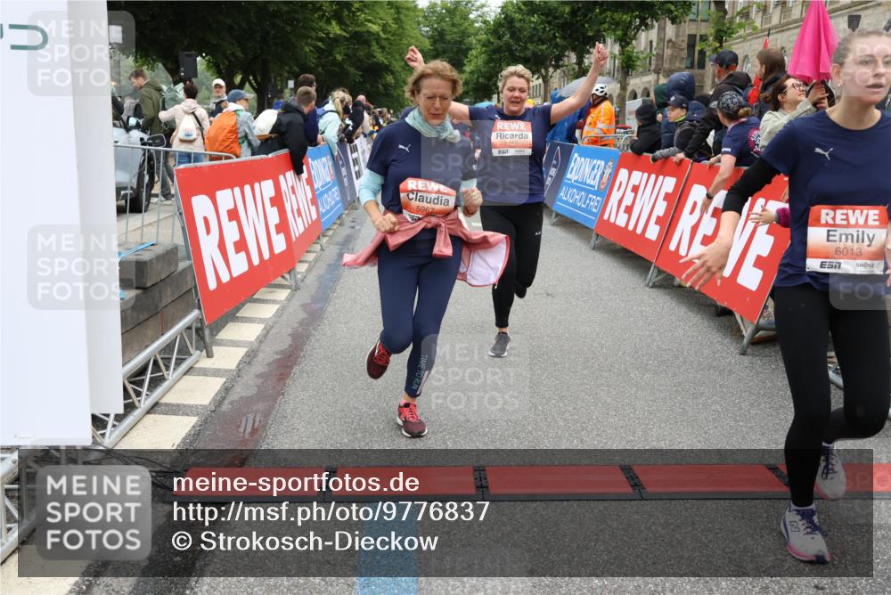 14.06.2026 - REWE Women's Run Strokosch-Dieckow http://msf.ph/oto/9776837 14.06.2026 11:05:28 Ziel 5138, 5177, 5198, 5214, 5295, 5370, 5439, 5494, 5539, 5568, 5592, 5967, 6013, 6028, 6029 meine-sportfotos.de
