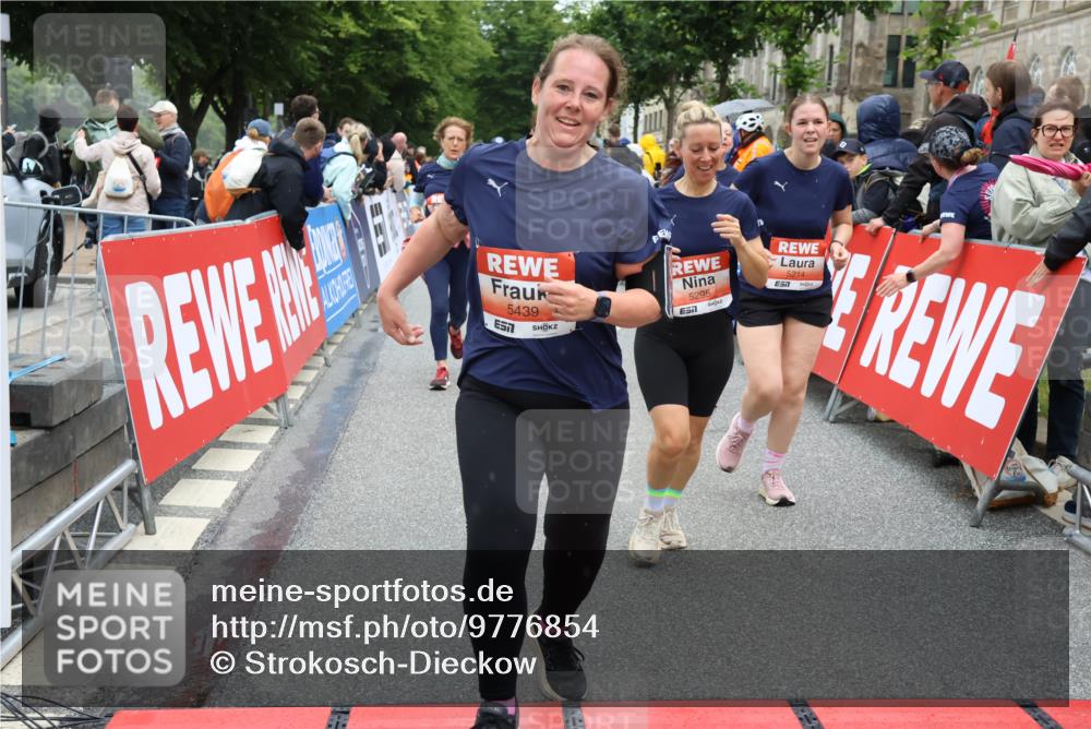 14.06.2026 - REWE Women's Run Strokosch-Dieckow http://msf.ph/oto/9776854 14.06.2026 11:05:27 Ziel 5138, 5177, 5214, 5295, 5370, 5389, 5439, 5494, 5539, 5568, 5743, 5967, 6013, 6028, 6029 meine-sportfotos.de