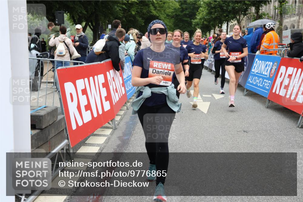 14.06.2026 - REWE Women's Run Strokosch-Dieckow http://msf.ph/oto/9776865 14.06.2026 11:05:25 Ziel 5214, 5295, 5370, 5389, 5439, 5494, 5531, 5539, 5568, 5743, 5967, 6013, 6028, 6029 meine-sportfotos.de