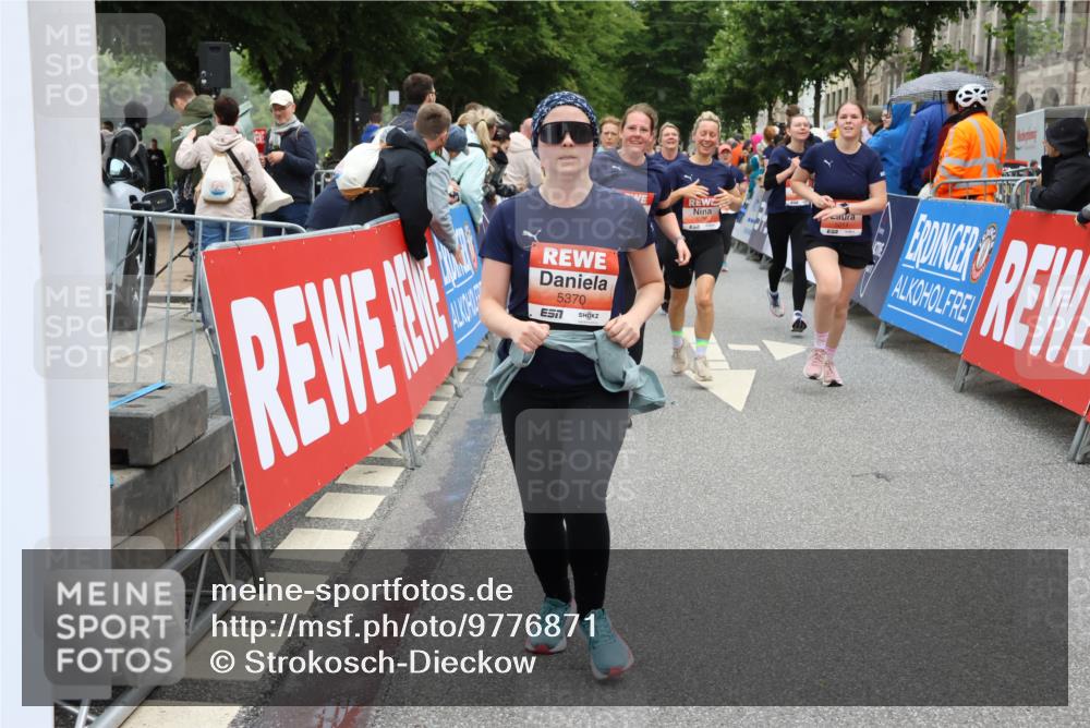 14.06.2026 - REWE Women's Run Strokosch-Dieckow http://msf.ph/oto/9776871 14.06.2026 11:05:25 Ziel 5214, 5295, 5370, 5389, 5439, 5494, 5531, 5539, 5568, 5743, 5967, 6013, 6028, 6029 meine-sportfotos.de
