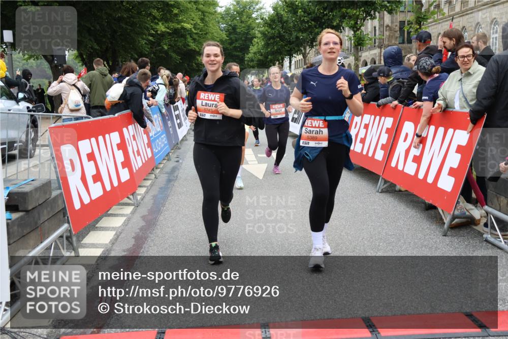 14.06.2026 - REWE Women's Run Strokosch-Dieckow http://msf.ph/oto/9776926 14.06.2026 11:05:19 Ziel 5208, 5230, 5357, 5389, 5444, 5494, 5531, 5568, 5687, 5743, 5747, 5754, 6028, 6029 meine-sportfotos.de
