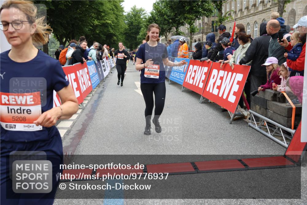 14.06.2026 - REWE Women's Run Strokosch-Dieckow http://msf.ph/oto/9776937 14.06.2026 11:05:17 Ziel 5208, 5230, 5357, 5389, 5444, 5494, 5531, 5568, 5687, 5743, 5744, 5745, 5747, 5754, 6028 meine-sportfotos.de