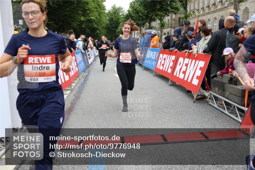 14.06.2026 - REWE Women's Run Strokosch-Dieckow http://msf.ph/oto/9776948 14.06.2026 11:05:17 Ziel 5208, 5230, 5357, 5389, 5444, 5494, 5531, 5568, 5687, 5743, 5744, 5745, 5747, 5754, 6028 meine-sportfotos.de
