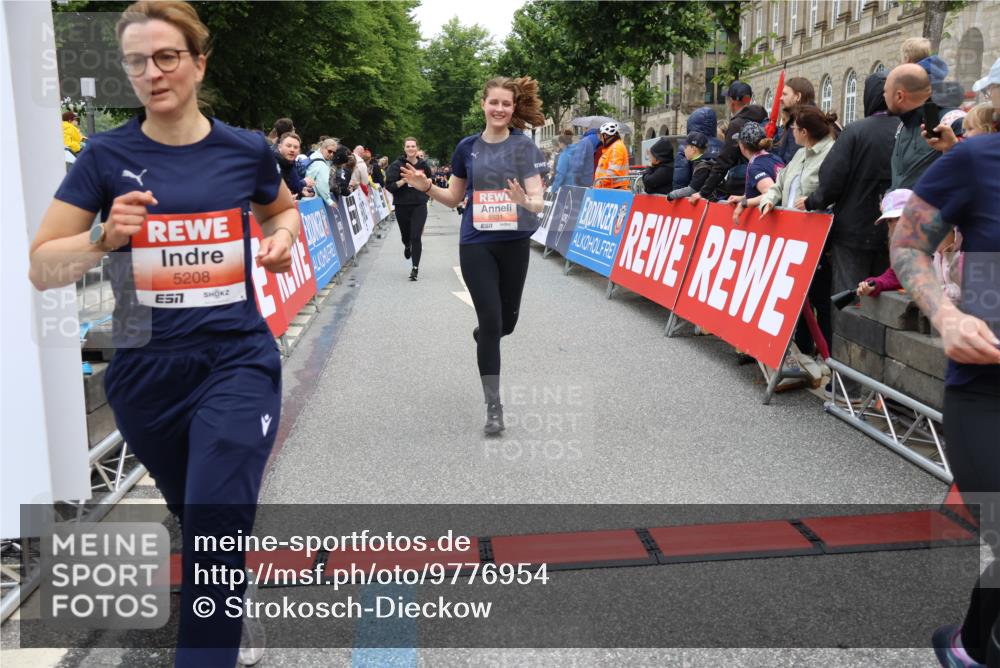 14.06.2026 - REWE Women's Run Strokosch-Dieckow http://msf.ph/oto/9776954 14.06.2026 11:05:17 Ziel 5208, 5230, 5357, 5389, 5444, 5494, 5531, 5568, 5687, 5743, 5744, 5745, 5747, 5754, 6028 meine-sportfotos.de