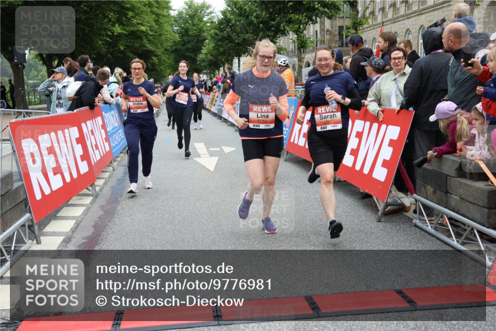 14.06.2026 - REWE Women's Run Strokosch-Dieckow http://msf.ph/oto/9776981 14.06.2026 11:05:15 Ziel 5208, 5230, 5357, 5389, 5444, 5531, 5687, 5743, 5744, 5745, 5747, 5754 meine-sportfotos.de