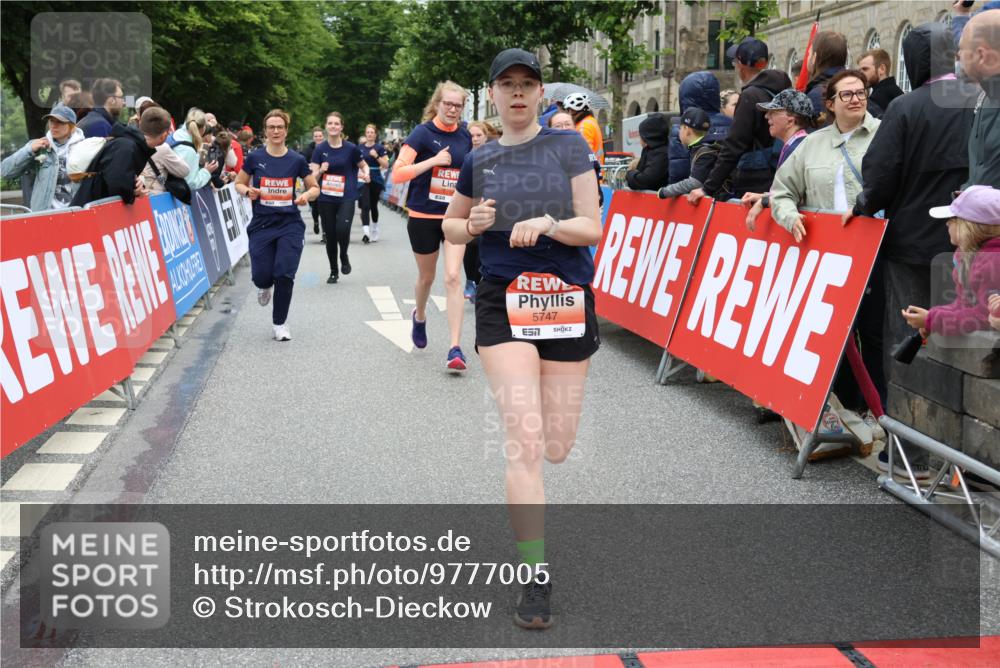 14.06.2026 - REWE Women's Run Strokosch-Dieckow http://msf.ph/oto/9777005 14.06.2026 11:05:14 Ziel 5208, 5230, 5357, 5444, 5531, 5687, 5744, 5745, 5747, 5754 meine-sportfotos.de