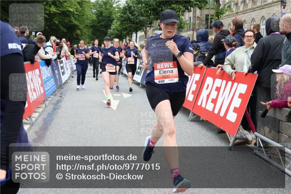 14.06.2026 - REWE Women's Run Strokosch-Dieckow http://msf.ph/oto/9777015 14.06.2026 11:05:12 Ziel 5199, 5208, 5230, 5357, 5420, 5444, 5687, 5744, 5745, 5747, 5754 meine-sportfotos.de