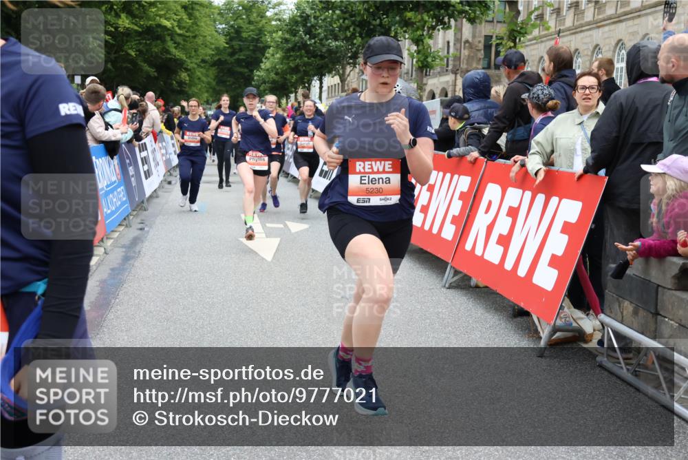 14.06.2026 - REWE Women's Run Strokosch-Dieckow http://msf.ph/oto/9777021 14.06.2026 11:05:12 Ziel 5199, 5208, 5230, 5357, 5420, 5444, 5687, 5744, 5745, 5747, 5754 meine-sportfotos.de