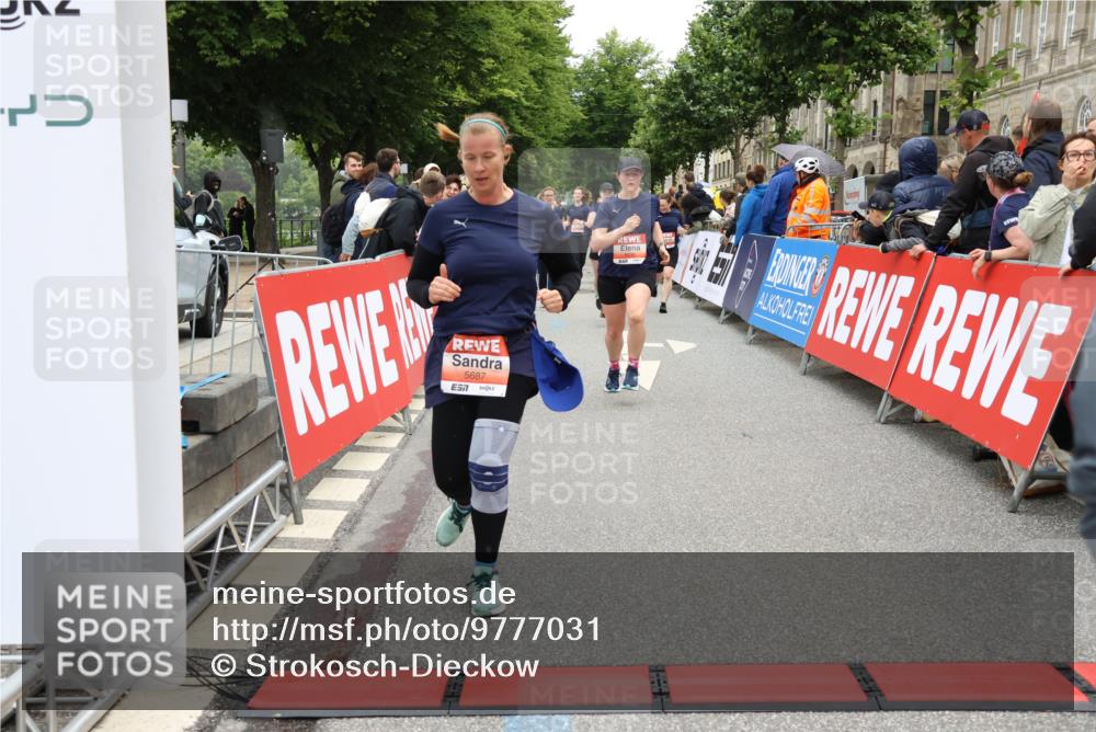 14.06.2026 - REWE Women's Run Strokosch-Dieckow http://msf.ph/oto/9777031 14.06.2026 11:05:11 Ziel 5020, 5199, 5230, 5357, 5420, 5687, 5744, 5745, 5747, 5754 meine-sportfotos.de