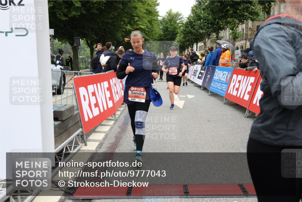 14.06.2026 - REWE Women's Run Strokosch-Dieckow http://msf.ph/oto/9777043 14.06.2026 11:05:11 Ziel 5020, 5199, 5230, 5357, 5420, 5687, 5744, 5745, 5747, 5754 meine-sportfotos.de