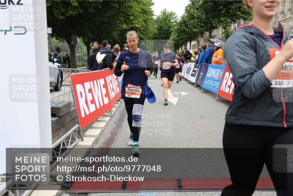 14.06.2026 - REWE Women's Run Strokosch-Dieckow http://msf.ph/oto/9777048 14.06.2026 11:05:11 Ziel 5020, 5199, 5230, 5357, 5420, 5687, 5744, 5745, 5747, 5754 meine-sportfotos.de