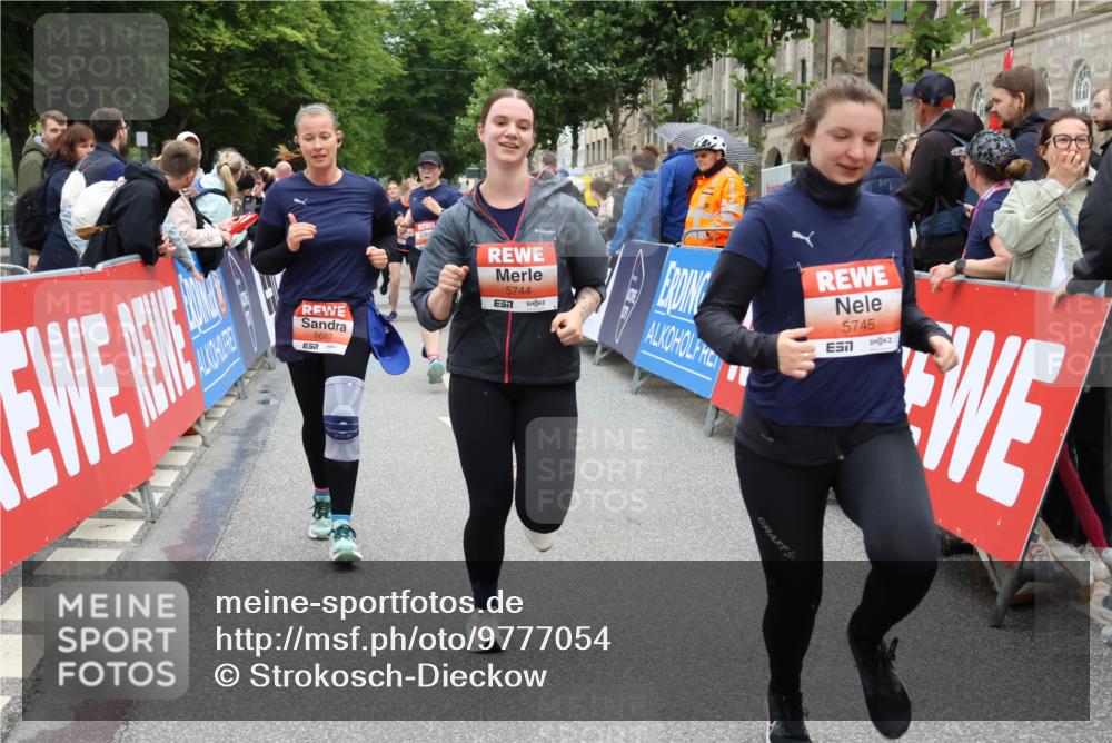14.06.2026 - REWE Women's Run Strokosch-Dieckow http://msf.ph/oto/9777054 14.06.2026 11:05:10 Ziel 5020, 5199, 5230, 5420, 5687, 5744, 5745, 5747 meine-sportfotos.de