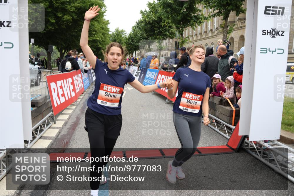 14.06.2026 - REWE Women's Run Strokosch-Dieckow http://msf.ph/oto/9777083 14.06.2026 11:05:06 Ziel 5020, 5199, 5420, 5446, 5452, 5615, 5744, 5745, 6038 meine-sportfotos.de