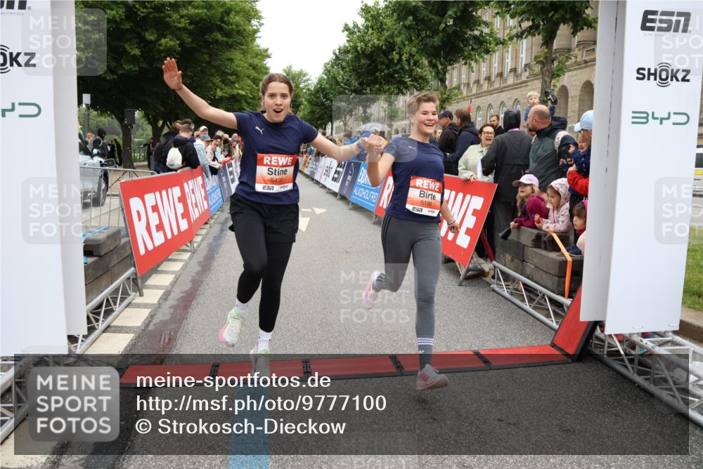 14.06.2026 - REWE Women's Run Strokosch-Dieckow http://msf.ph/oto/9777100 14.06.2026 11:05:06 Ziel 5020, 5199, 5420, 5446, 5452, 5615, 5744, 5745, 6038 meine-sportfotos.de