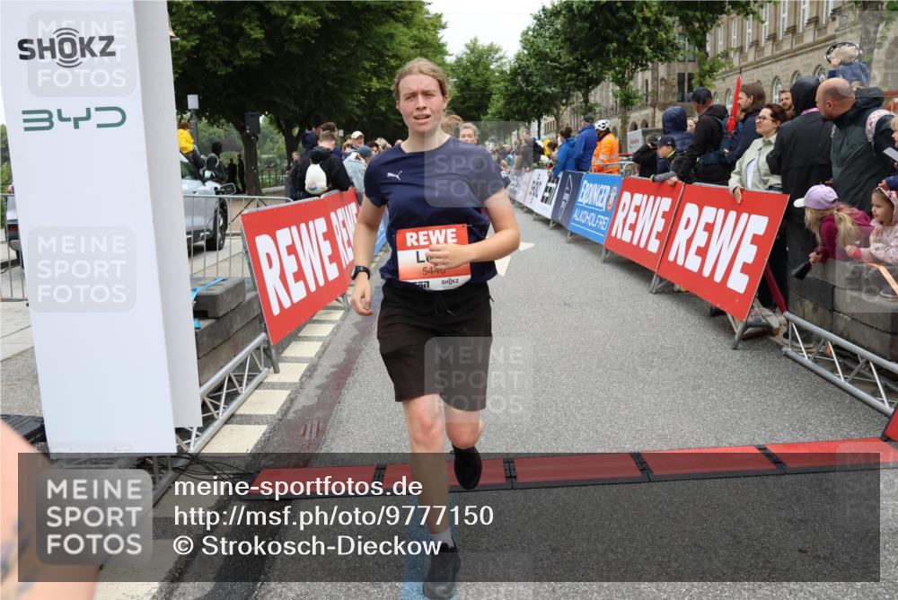 14.06.2026 - REWE Women's Run Strokosch-Dieckow http://msf.ph/oto/9777150 14.06.2026 11:05:02 Ziel 5020, 5185, 5199, 5420, 5446, 5452, 5573, 5615, 5667, 5668, 5725, 5811, 5819, 6038 meine-sportfotos.de