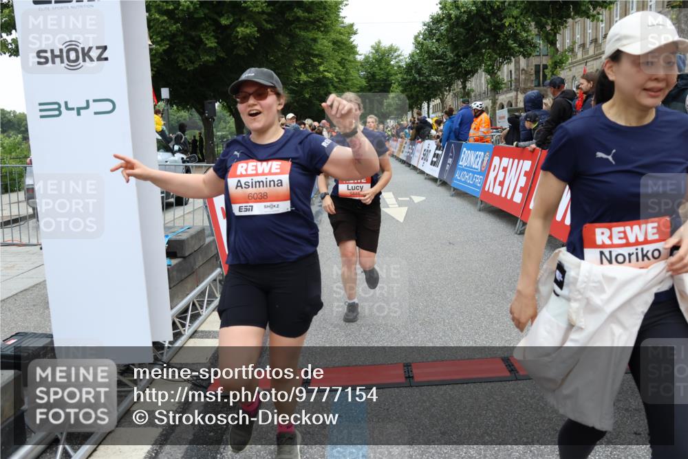 14.06.2026 - REWE Women's Run Strokosch-Dieckow http://msf.ph/oto/9777154 14.06.2026 11:05:01 Ziel 5020, 5185, 5199, 5420, 5446, 5452, 5573, 5615, 5639, 5667, 5668, 5725, 5810, 5811, 5819, 5963, 6038 meine-sportfotos.de