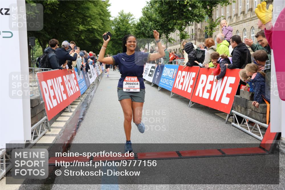 14.06.2026 - REWE Women's Run Strokosch-Dieckow http://msf.ph/oto/9777156 14.06.2026 09:56:51 Ziel 10156, 10399, 10438, 10465, 10547, 10781, 10782, 11007, 11283, 11415, 11516 meine-sportfotos.de