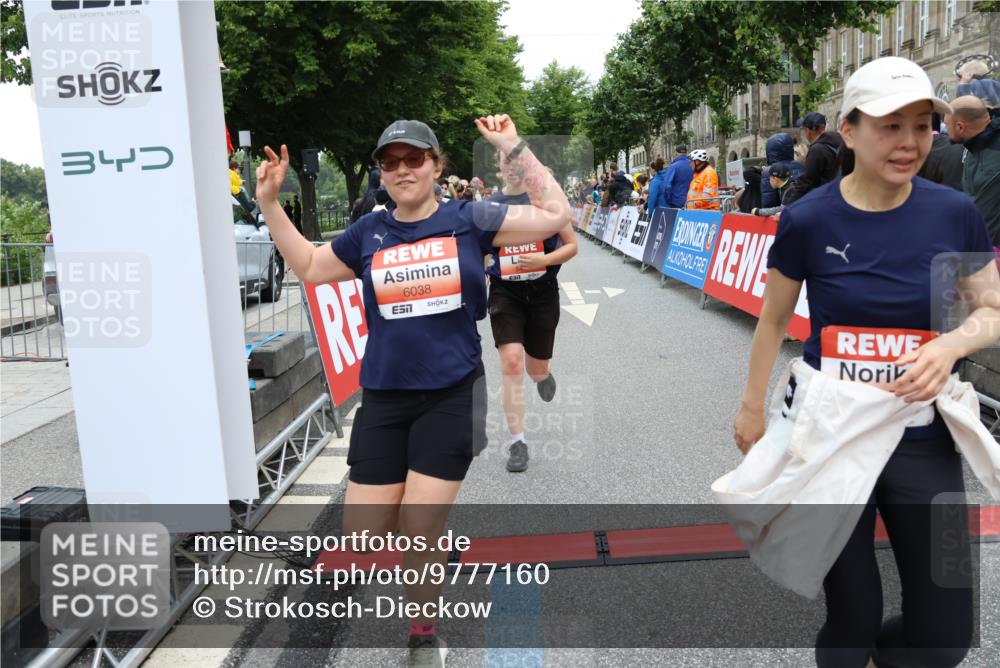 14.06.2026 - REWE Women's Run Strokosch-Dieckow http://msf.ph/oto/9777160 14.06.2026 11:05:01 Ziel 5020, 5185, 5199, 5420, 5446, 5452, 5573, 5615, 5639, 5667, 5668, 5725, 5810, 5811, 5819, 5963, 6038 meine-sportfotos.de