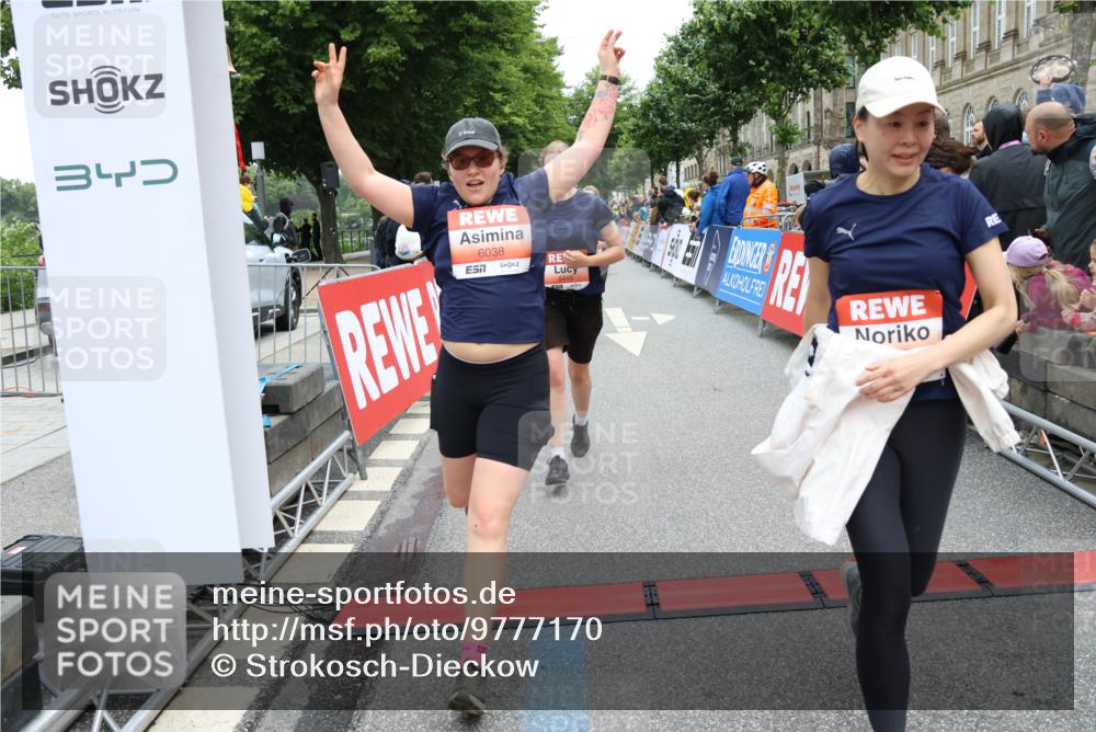 14.06.2026 - REWE Women's Run Strokosch-Dieckow http://msf.ph/oto/9777170 14.06.2026 11:05:01 Ziel 5020, 5185, 5199, 5420, 5446, 5452, 5573, 5615, 5639, 5667, 5668, 5725, 5810, 5811, 5819, 5963, 6038 meine-sportfotos.de