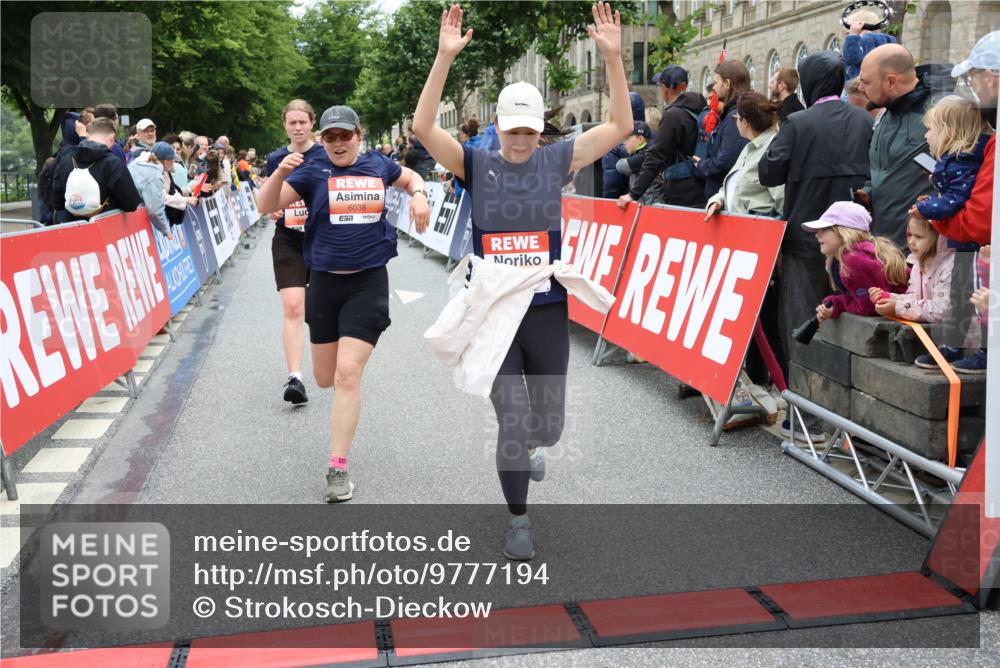 14.06.2026 - REWE Women's Run Strokosch-Dieckow http://msf.ph/oto/9777194 14.06.2026 11:05:00 Ziel 5020, 5185, 5446, 5452, 5573, 5615, 5639, 5667, 5668, 5725, 5810, 5811, 5819, 5963, 6038 meine-sportfotos.de