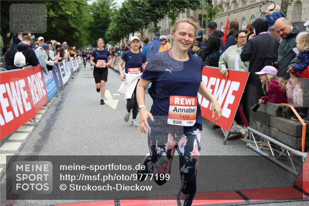 14.06.2026 - REWE Women's Run Strokosch-Dieckow http://msf.ph/oto/9777199 14.06.2026 11:04:59 Ziel 5020, 5185, 5446, 5452, 5573, 5615, 5639, 5667, 5668, 5725, 5810, 5811, 5819, 5963, 6038 meine-sportfotos.de