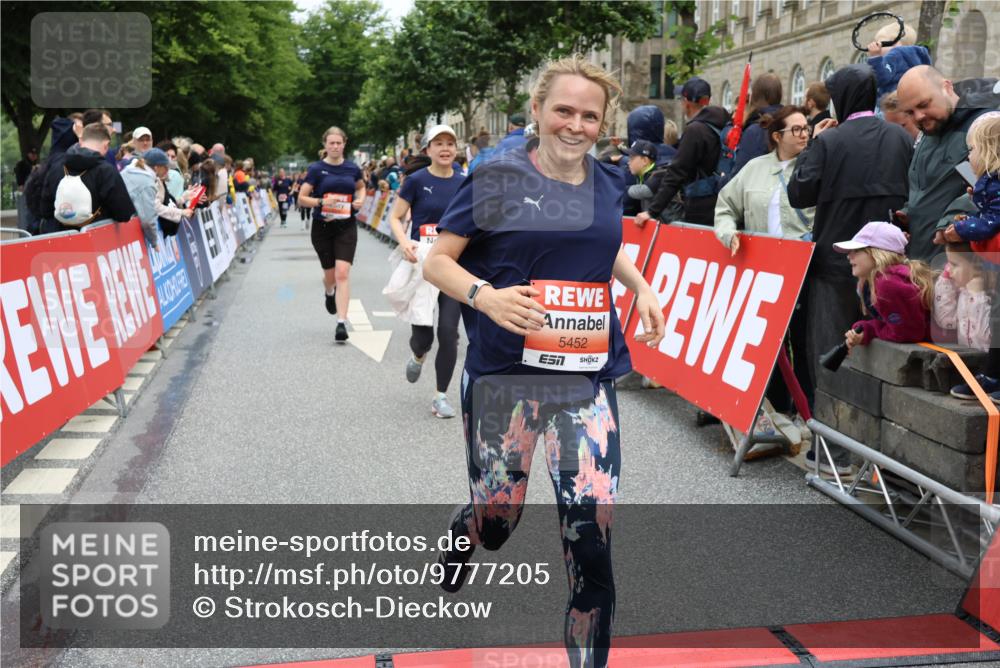 14.06.2026 - REWE Women's Run Strokosch-Dieckow http://msf.ph/oto/9777205 14.06.2026 11:04:59 Ziel 5020, 5185, 5446, 5452, 5573, 5615, 5639, 5667, 5668, 5725, 5810, 5811, 5819, 5963, 6038 meine-sportfotos.de