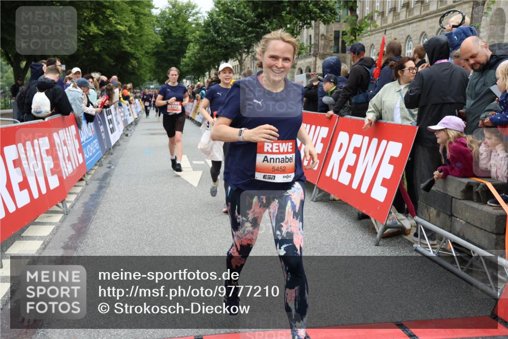 14.06.2026 - REWE Women's Run Strokosch-Dieckow http://msf.ph/oto/9777210 14.06.2026 11:04:59 Ziel 5020, 5185, 5446, 5452, 5573, 5615, 5639, 5667, 5668, 5725, 5810, 5811, 5819, 5963, 6038 meine-sportfotos.de