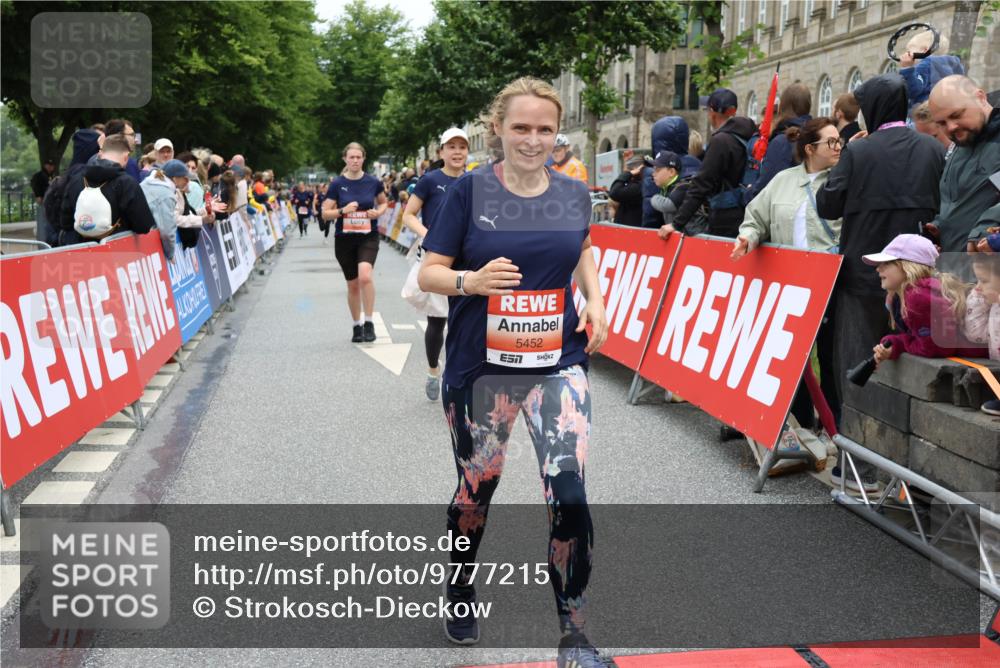 14.06.2026 - REWE Women's Run Strokosch-Dieckow http://msf.ph/oto/9777215 14.06.2026 11:04:59 Ziel 5020, 5185, 5446, 5452, 5573, 5615, 5639, 5667, 5668, 5725, 5810, 5811, 5819, 5963, 6038 meine-sportfotos.de