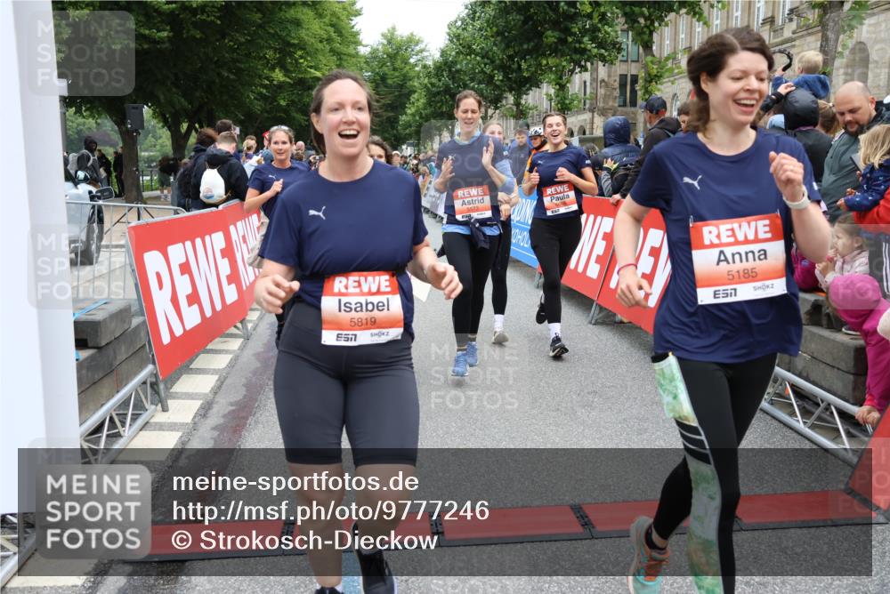 14.06.2026 - REWE Women's Run Strokosch-Dieckow http://msf.ph/oto/9777246 14.06.2026 11:04:56 Ziel 5185, 5188, 5298, 5452, 5545, 5573, 5615, 5639, 5667, 5668, 5725, 5797, 5810, 5811, 5819, 5963, 6038, 6058 meine-sportfotos.de