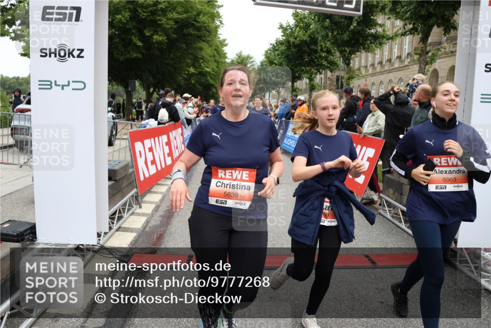 14.06.2026 - REWE Women's Run Strokosch-Dieckow http://msf.ph/oto/9777268 14.06.2026 11:04:53 Ziel 5185, 5188, 5273, 5298, 5408, 5513, 5522, 5523, 5545, 5573, 5639, 5667, 5668, 5725, 5797, 5810, 5811, 5819, 5963, 6058 meine-sportfotos.de