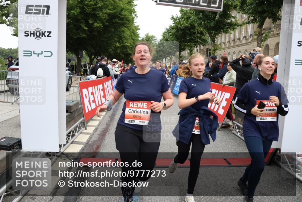 14.06.2026 - REWE Women's Run Strokosch-Dieckow http://msf.ph/oto/9777273 14.06.2026 11:04:53 Ziel 5185, 5188, 5273, 5298, 5408, 5513, 5522, 5523, 5545, 5573, 5639, 5667, 5668, 5725, 5797, 5810, 5811, 5819, 5963, 6058 meine-sportfotos.de