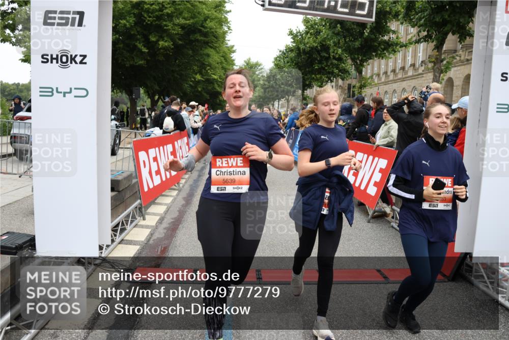 14.06.2026 - REWE Women's Run Strokosch-Dieckow http://msf.ph/oto/9777279 14.06.2026 11:04:53 Ziel 5185, 5188, 5273, 5298, 5408, 5513, 5522, 5523, 5545, 5573, 5639, 5667, 5668, 5725, 5797, 5810, 5811, 5819, 5963, 6058 meine-sportfotos.de