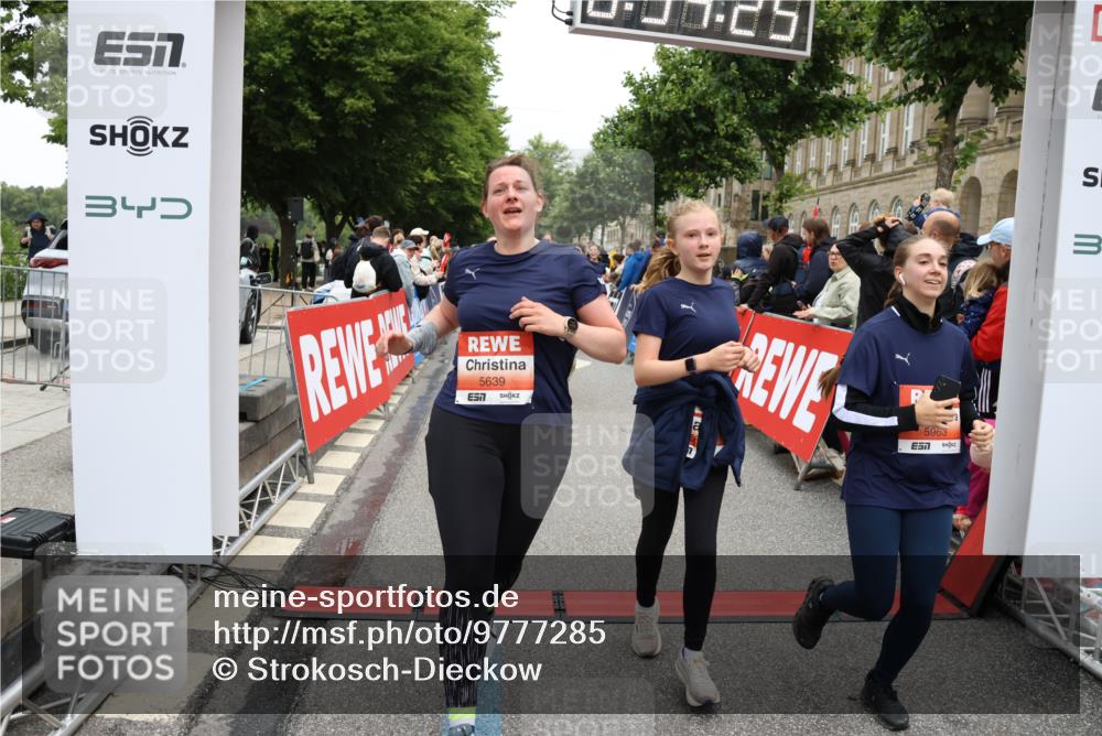 14.06.2026 - REWE Women's Run Strokosch-Dieckow http://msf.ph/oto/9777285 14.06.2026 11:04:53 Ziel 5185, 5188, 5273, 5298, 5408, 5513, 5522, 5523, 5545, 5573, 5639, 5667, 5668, 5725, 5797, 5810, 5811, 5819, 5963, 6058 meine-sportfotos.de