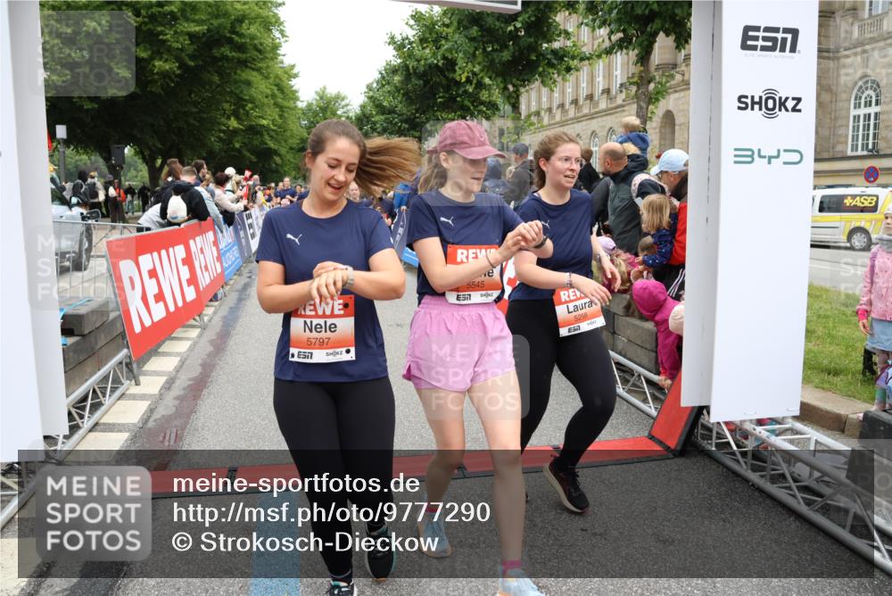 14.06.2026 - REWE Women's Run Strokosch-Dieckow http://msf.ph/oto/9777290 14.06.2026 11:04:51 Ziel 5185, 5188, 5272, 5273, 5298, 5408, 5513, 5522, 5523, 5545, 5639, 5797, 5810, 5819, 5963, 6058 meine-sportfotos.de