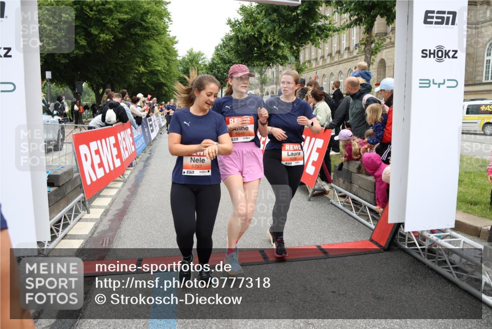14.06.2026 - REWE Women's Run Strokosch-Dieckow http://msf.ph/oto/9777318 14.06.2026 11:04:50 Ziel 5188, 5272, 5273, 5298, 5408, 5513, 5522, 5523, 5545, 5639, 5797, 5810, 5963, 6058 meine-sportfotos.de