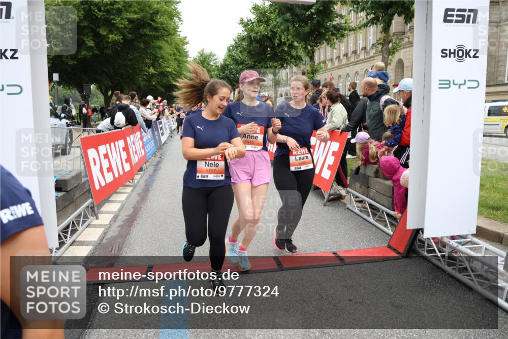 14.06.2026 - REWE Women's Run Strokosch-Dieckow http://msf.ph/oto/9777324 14.06.2026 11:04:50 Ziel 5188, 5272, 5273, 5298, 5408, 5513, 5522, 5523, 5545, 5639, 5797, 5810, 5963, 6058 meine-sportfotos.de