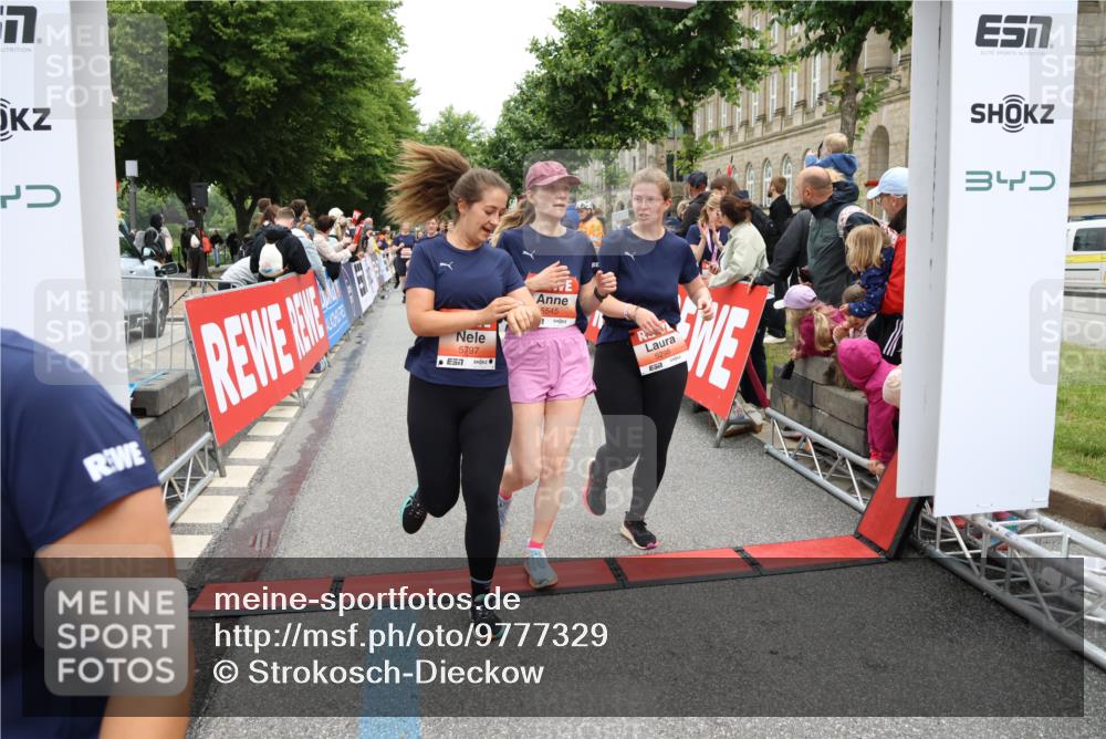 14.06.2026 - REWE Women's Run Strokosch-Dieckow http://msf.ph/oto/9777329 14.06.2026 11:04:50 Ziel 5188, 5272, 5273, 5298, 5408, 5513, 5522, 5523, 5545, 5639, 5797, 5810, 5963, 6058 meine-sportfotos.de