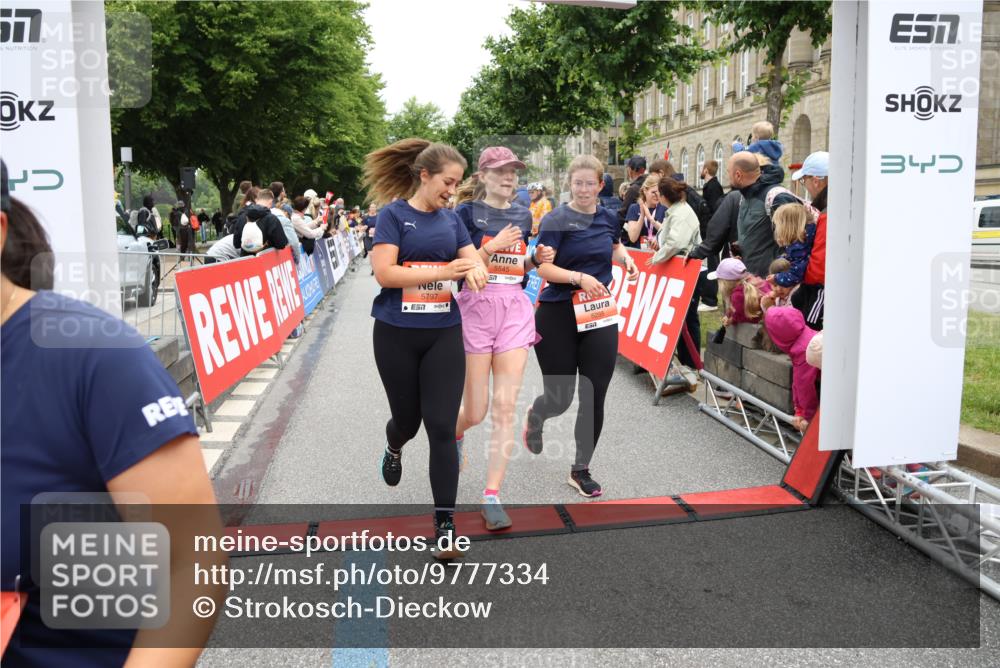 14.06.2026 - REWE Women's Run Strokosch-Dieckow http://msf.ph/oto/9777334 14.06.2026 11:04:50 Ziel 5188, 5272, 5273, 5298, 5408, 5513, 5522, 5523, 5545, 5639, 5797, 5810, 5963, 6058 meine-sportfotos.de