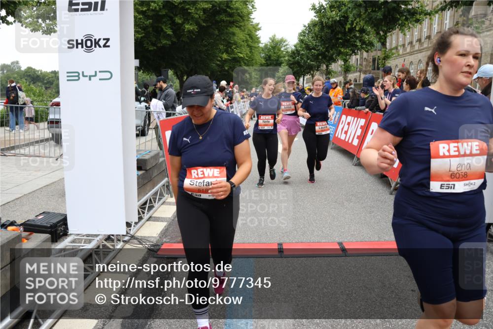 14.06.2026 - REWE Women's Run Strokosch-Dieckow http://msf.ph/oto/9777345 14.06.2026 11:04:49 Ziel 5188, 5272, 5273, 5298, 5408, 5513, 5522, 5523, 5545, 5639, 5797, 5810, 5963, 6058 meine-sportfotos.de