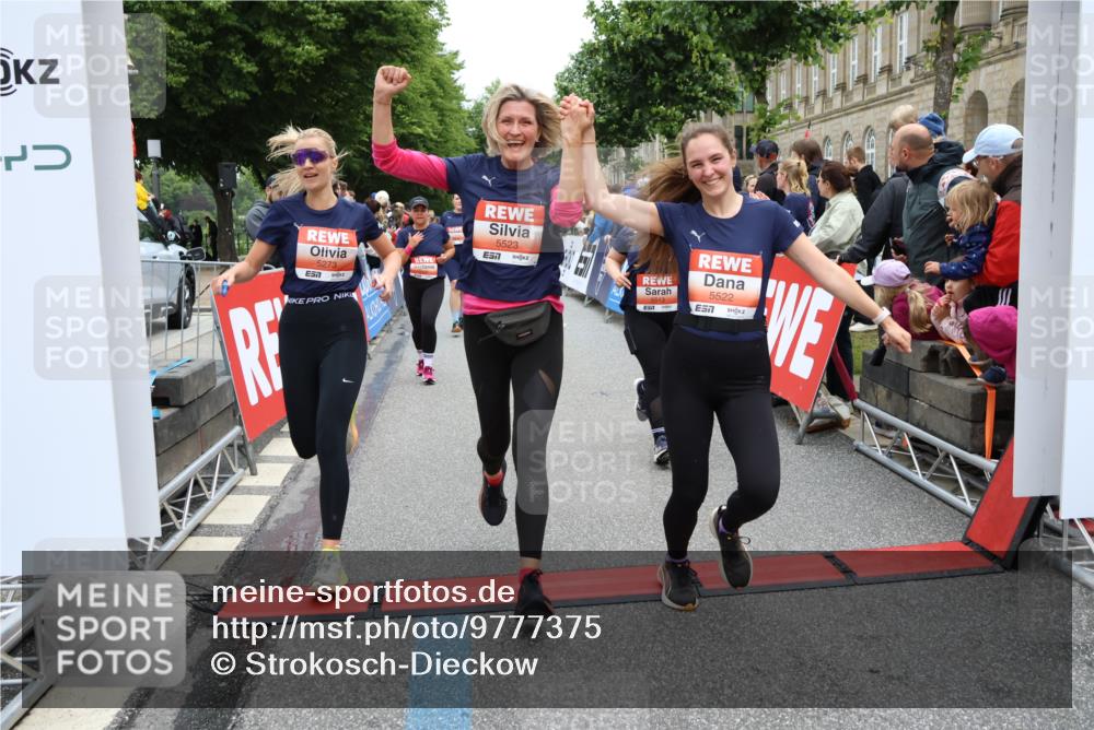 14.06.2026 - REWE Women's Run Strokosch-Dieckow http://msf.ph/oto/9777375 14.06.2026 11:04:46 Ziel 5183, 5188, 5212, 5238, 5272, 5273, 5298, 5408, 5474, 5513, 5522, 5523, 5545, 5611, 5633, 5797, 5889, 5934, 6058 meine-sportfotos.de