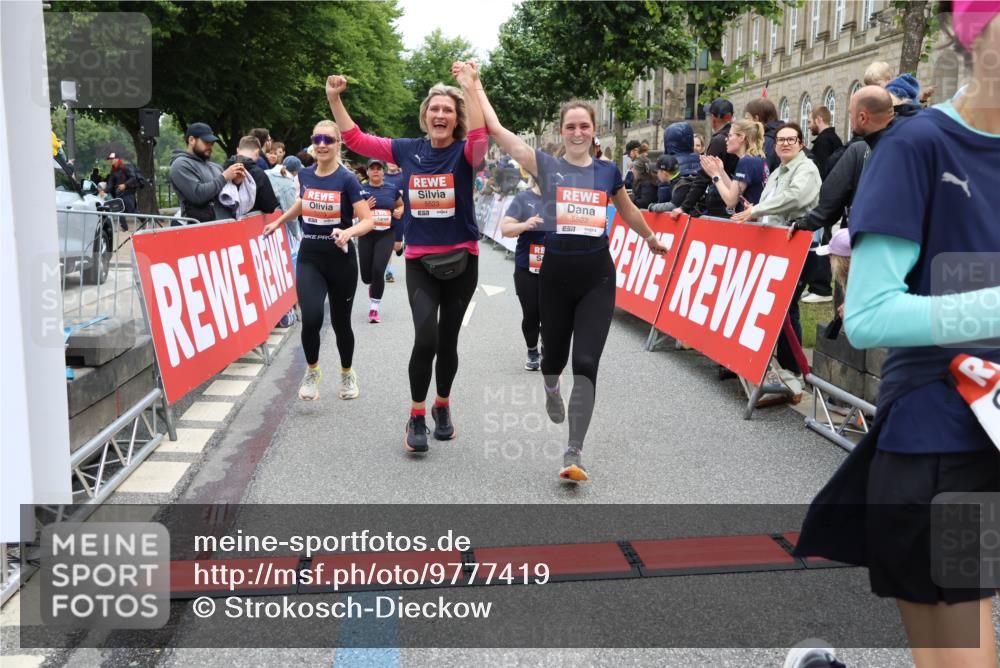14.06.2026 - REWE Women's Run Strokosch-Dieckow http://msf.ph/oto/9777419 14.06.2026 11:04:46 Ziel 5183, 5188, 5212, 5238, 5272, 5273, 5298, 5408, 5474, 5513, 5522, 5523, 5545, 5611, 5633, 5797, 5889, 5934, 6058 meine-sportfotos.de