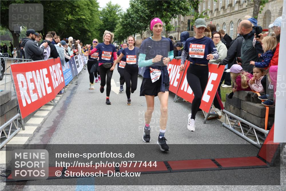 14.06.2026 - REWE Women's Run Strokosch-Dieckow http://msf.ph/oto/9777444 14.06.2026 11:04:45 Ziel 5183, 5188, 5212, 5238, 5272, 5273, 5408, 5474, 5513, 5522, 5523, 5611, 5633, 5889, 5934, 6058 meine-sportfotos.de