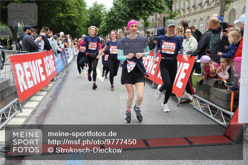 14.06.2026 - REWE Women's Run Strokosch-Dieckow http://msf.ph/oto/9777450 14.06.2026 11:04:45 Ziel 5183, 5188, 5212, 5238, 5272, 5273, 5408, 5474, 5513, 5522, 5523, 5611, 5633, 5889, 5934, 6058 meine-sportfotos.de